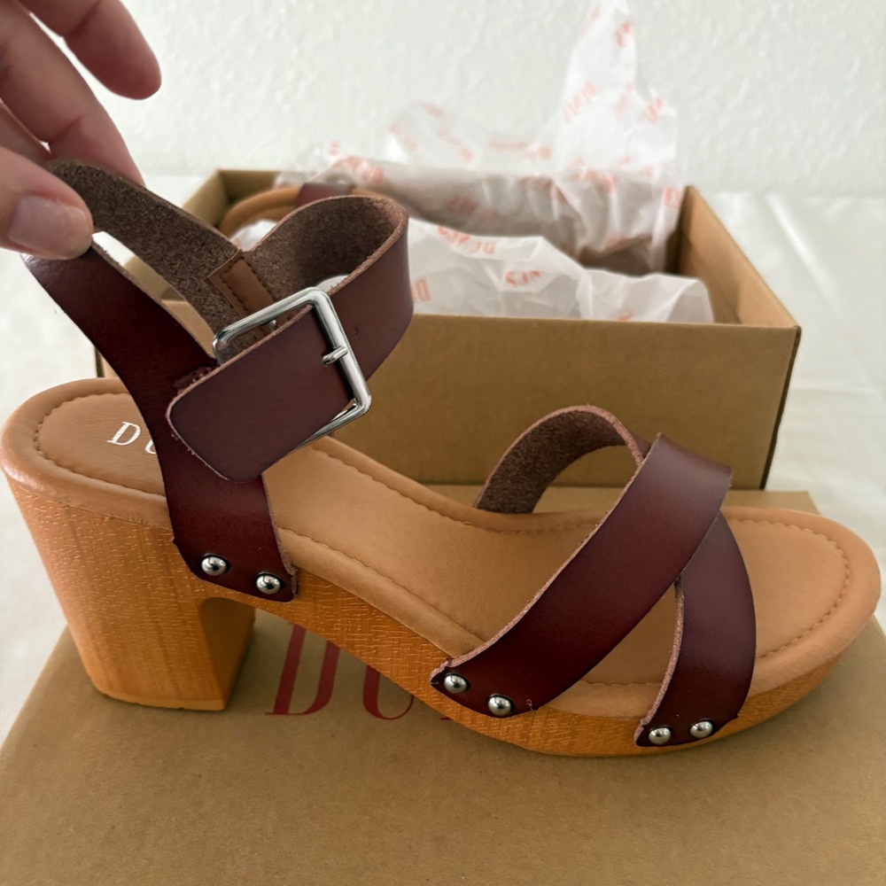 Dunes faux wood faux leather platform sandals‎ brown whiskey new in box size 10